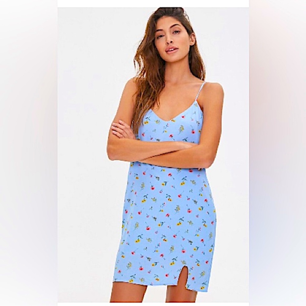 Forever 21 Light Blue Floral Blue Slip Dress Size Small 🩵